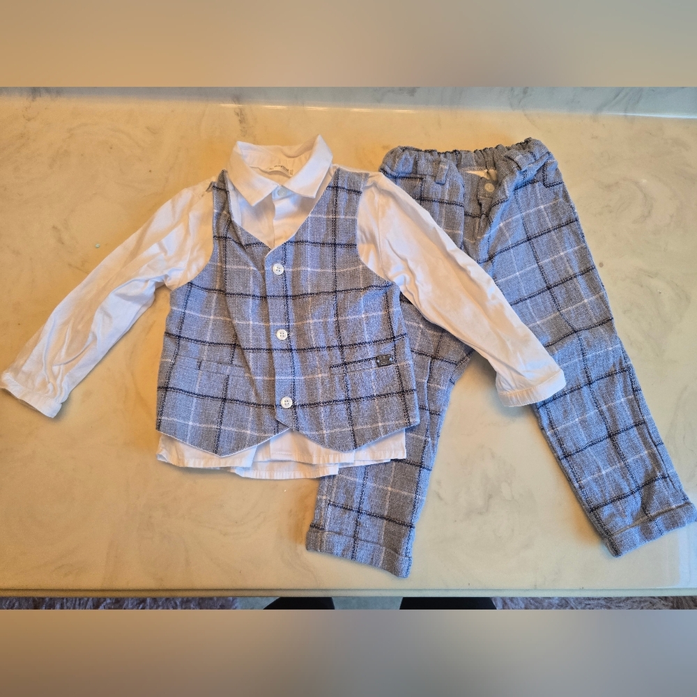 Mayoral boy 18 months 2 piece blue and white outfit